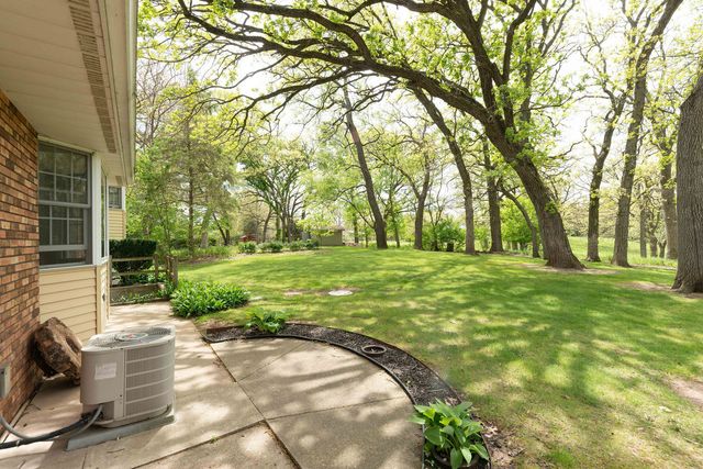 10594 Grover Oaks Road, Roscoe, IL 61073