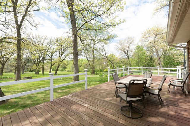 10594 Grover Oaks Road, Roscoe, IL 61073