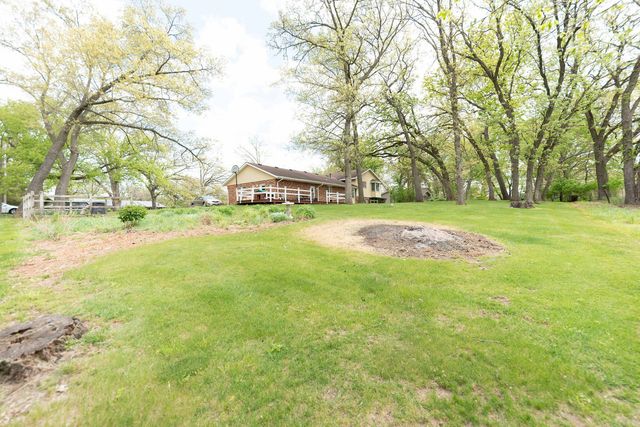 10594 Grover Oaks Road, Roscoe, IL 61073