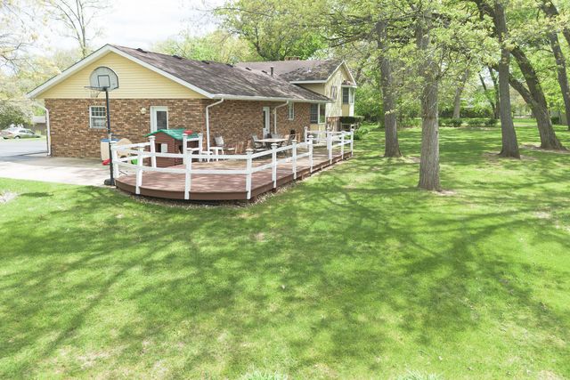 10594 Grover Oaks Road, Roscoe, IL 61073
