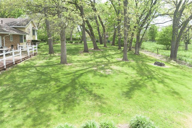 10594 Grover Oaks Road, Roscoe, IL 61073
