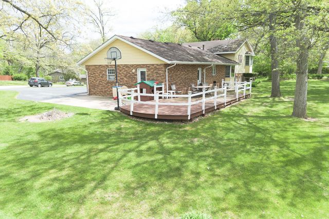 10594 Grover Oaks Road, Roscoe, IL 61073