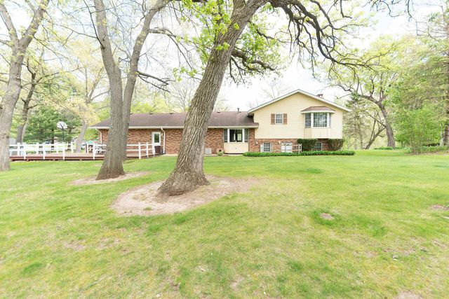 10594 Grover Oaks Road, Roscoe, IL 61073