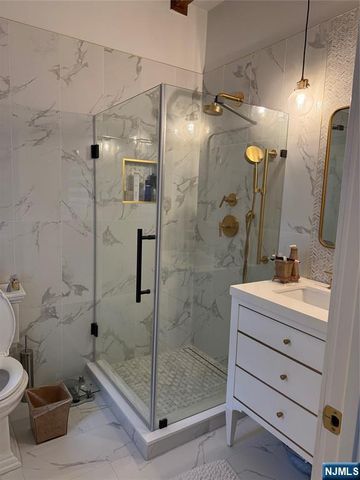 490 Undercliff Avenue 2nd floor, Edgewater, NJ 07020