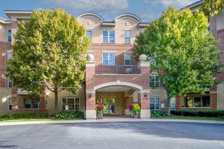 2700 SUMMIT Drive 312, Glenview, IL 60025