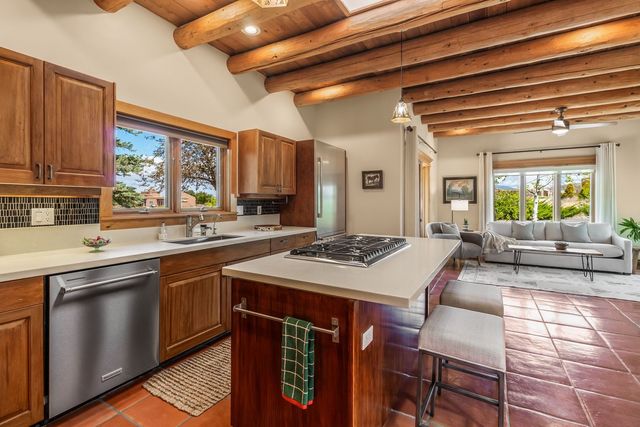 10 Descanso Road, Santa Fe, NM 87508