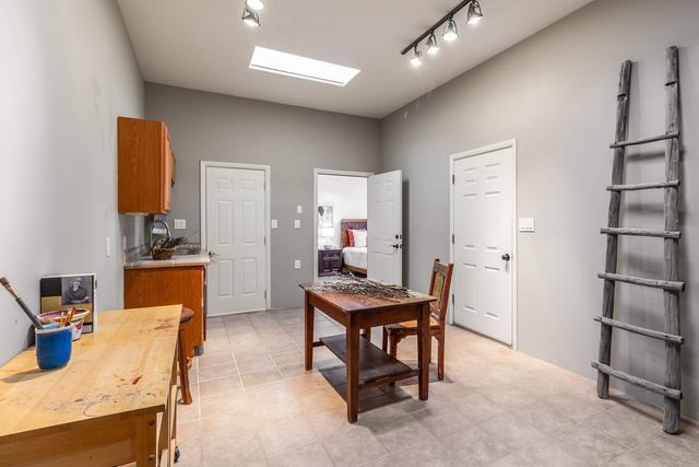10 Descanso Road, Santa Fe, NM 87508