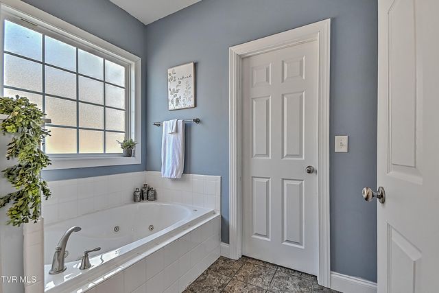 581 Robert Court, Johnson City, TN 37601