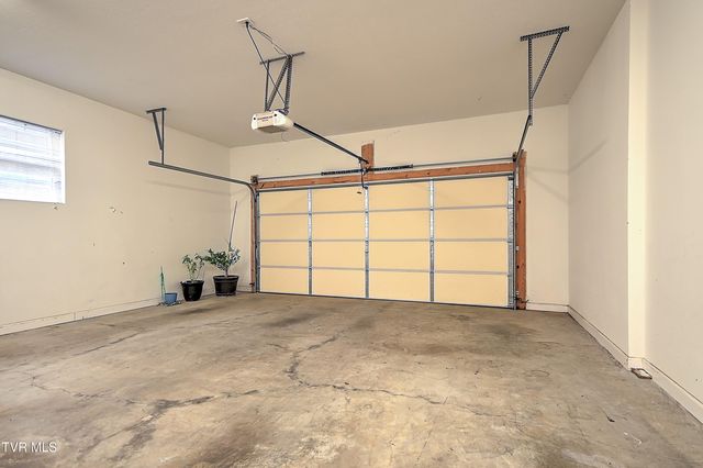 581 Robert Court, Johnson City, TN 37601