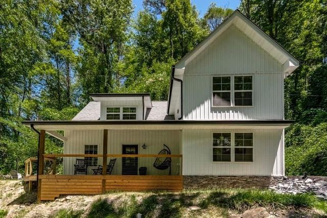 623 Beartrail Ln, Gatlinburg, TN 37738