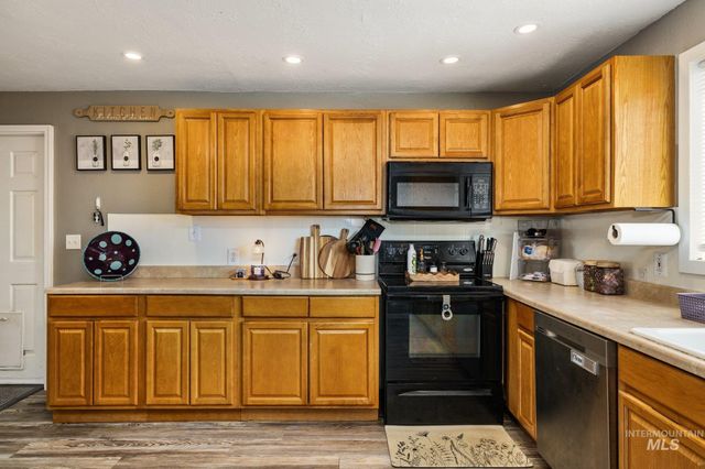 1504 N 2nd St, Nampa, ID 83687