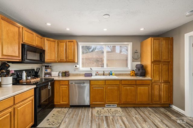 1504 N 2nd St, Nampa, ID 83687