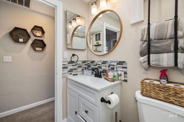 1504 N 2nd St, Nampa, ID 83687