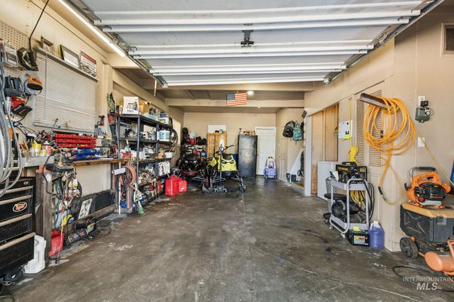 1504 N 2nd St, Nampa, ID 83687