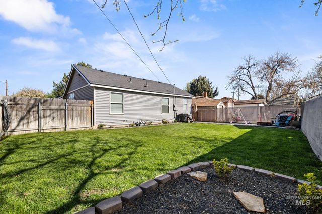 1504 N 2nd St, Nampa, ID 83687