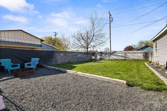 1504 N 2nd St, Nampa, ID 83687