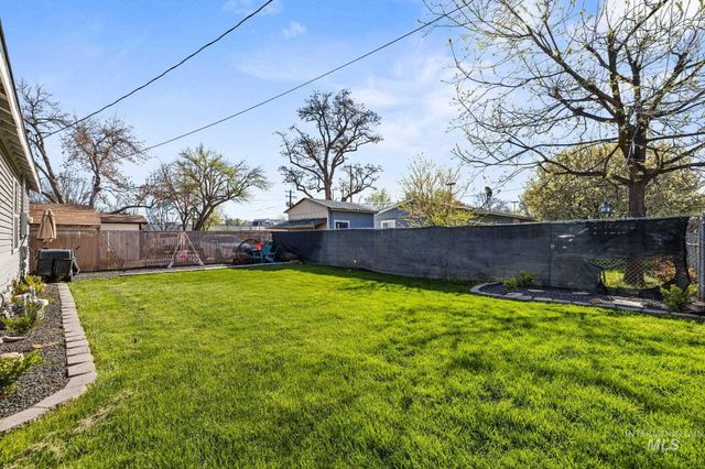 1504 N 2nd St, Nampa, ID 83687