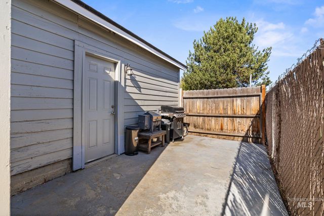 1504 N 2nd St, Nampa, ID 83687