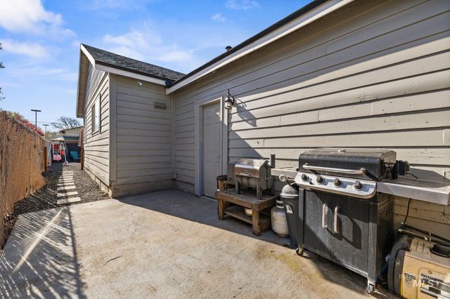 1504 N 2nd St, Nampa, ID 83687