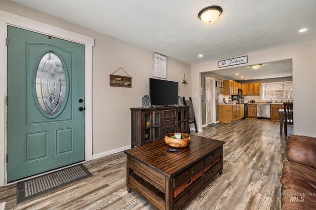 1504 N 2nd St, Nampa, ID 83687