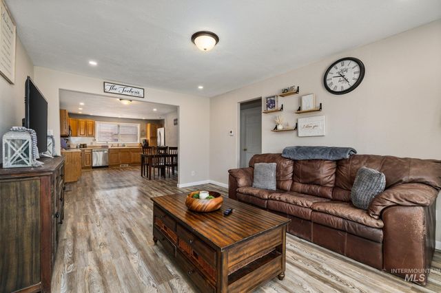 1504 N 2nd St, Nampa, ID 83687