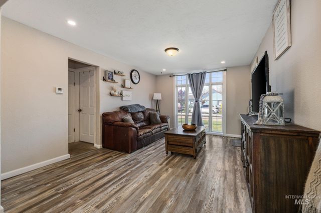 1504 N 2nd St, Nampa, ID 83687