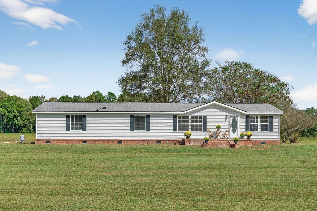 643 E Main Street, Harleyville, SC 29448