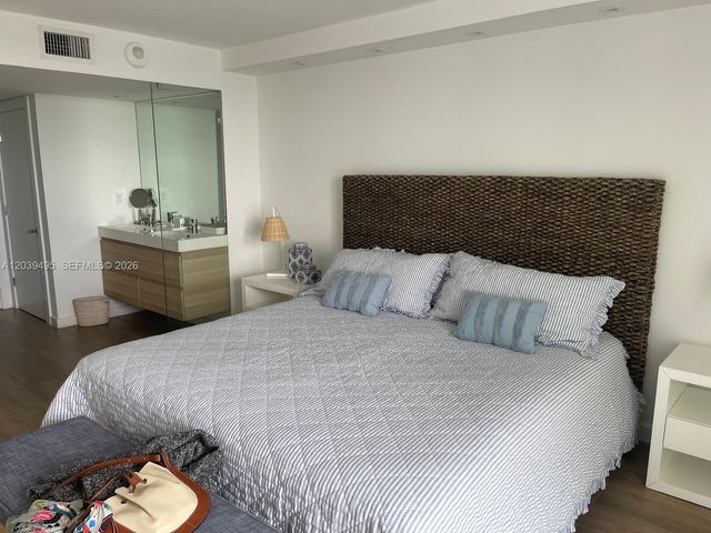 100 Bayview Dr 1521, Sunny Isles Beach, FL 33160