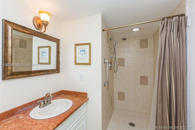 2500 PARKVIEW DR 1207, Hallandale Beach, FL 33009