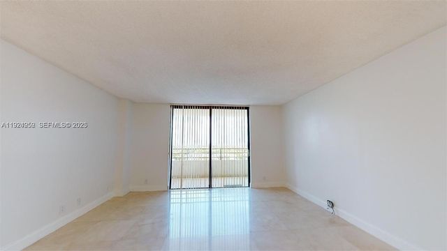 2500 PARKVIEW DR 1207, Hallandale Beach, FL 33009