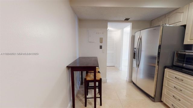 2500 PARKVIEW DR 1207, Hallandale Beach, FL 33009