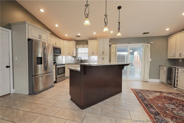 1329 Valley View Road, New Albany, IN 47150