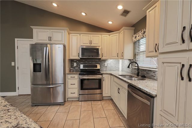 1329 Valley View Road, New Albany, IN 47150