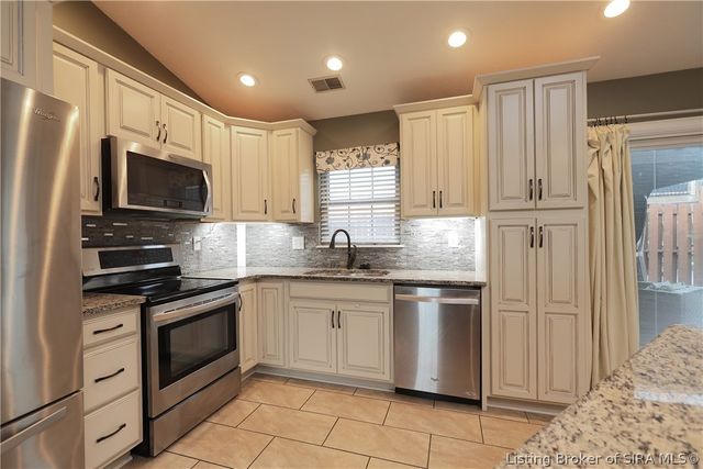 1329 Valley View Road, New Albany, IN 47150