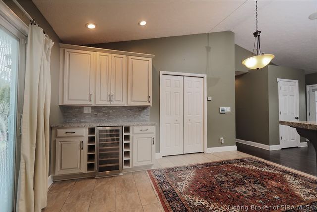 1329 Valley View Road, New Albany, IN 47150