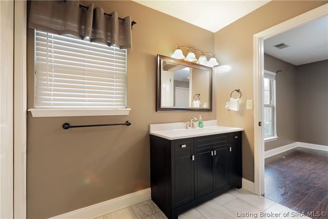 1329 Valley View Road, New Albany, IN 47150