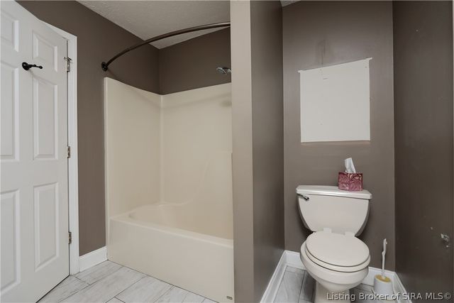 1329 Valley View Road, New Albany, IN 47150