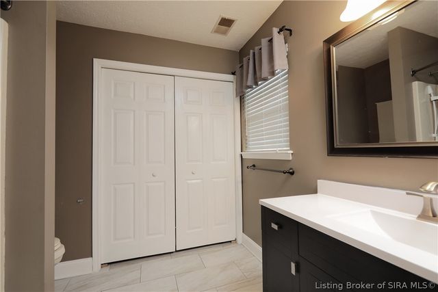 1329 Valley View Road, New Albany, IN 47150