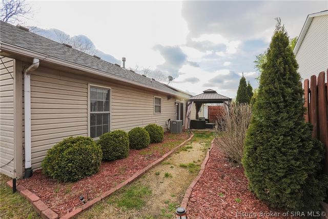 1329 Valley View Road, New Albany, IN 47150