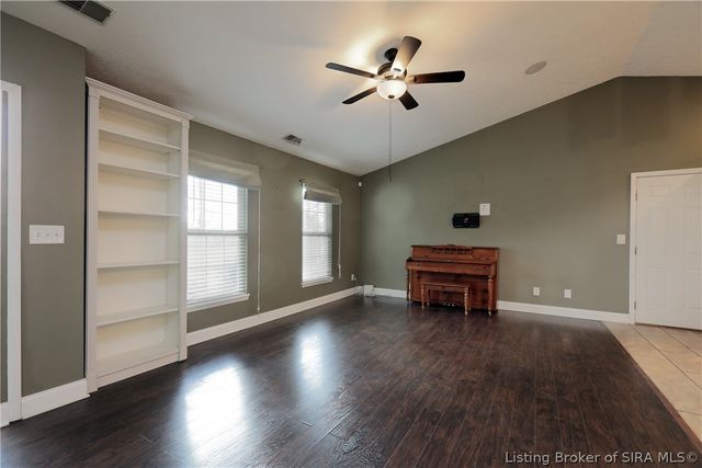 1329 Valley View Road, New Albany, IN 47150