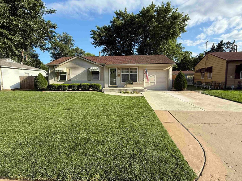 415 W Spring Dr., Haysville, KS 67060