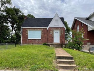 7916 Thomas Avenue, St Louis, MO 63117