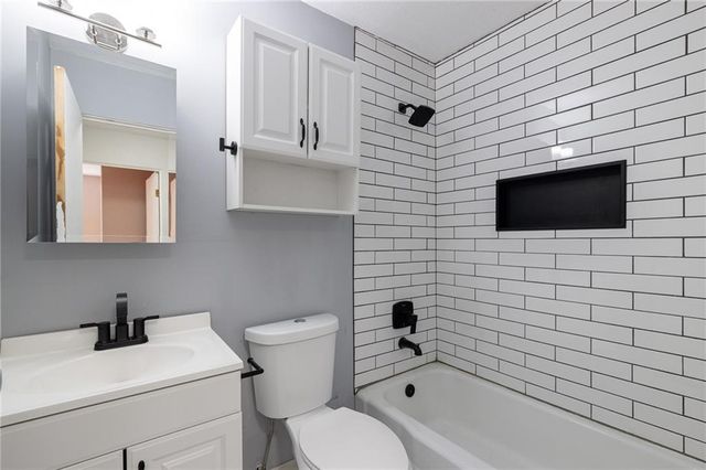 9212 W 99th Terrace, Overland Park, KS 66212