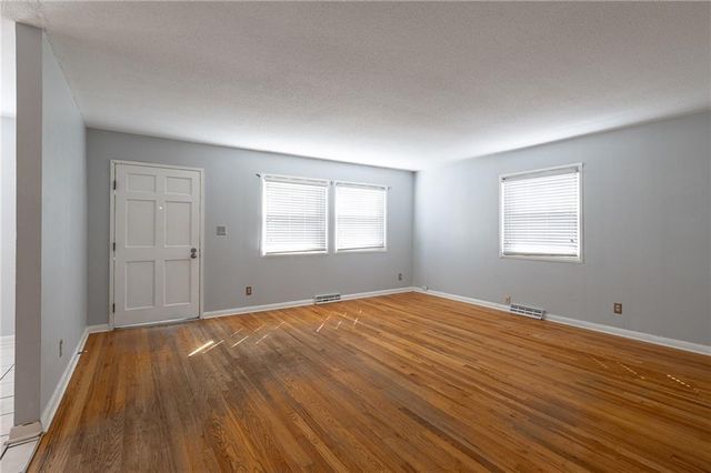 9212 W 99th Terrace, Overland Park, KS 66212