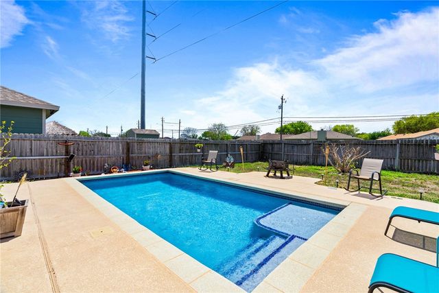 1113 Pinehollow Lane, Corpus Christi, TX 78418
