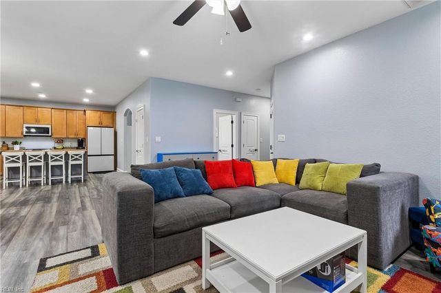 568 Waters RD, Chesapeake, VA 23322