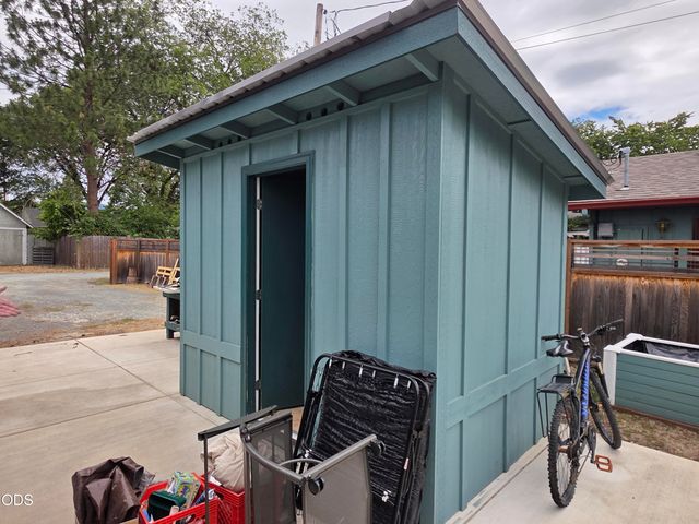 1716 SW K Street, Grants Pass, OR 97526