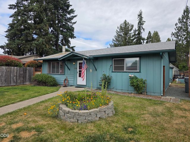 1716 SW K Street, Grants Pass, OR 97526