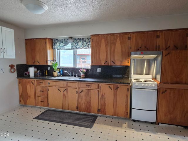 1716 SW K Street, Grants Pass, OR 97526