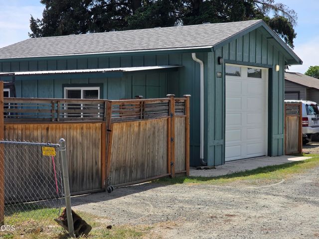 1716 SW K Street, Grants Pass, OR 97526